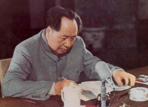没有毛泽东，中国也会有很多人站出来，但谁也撑不起华夏这片天，因为，谁也不是蒋介石