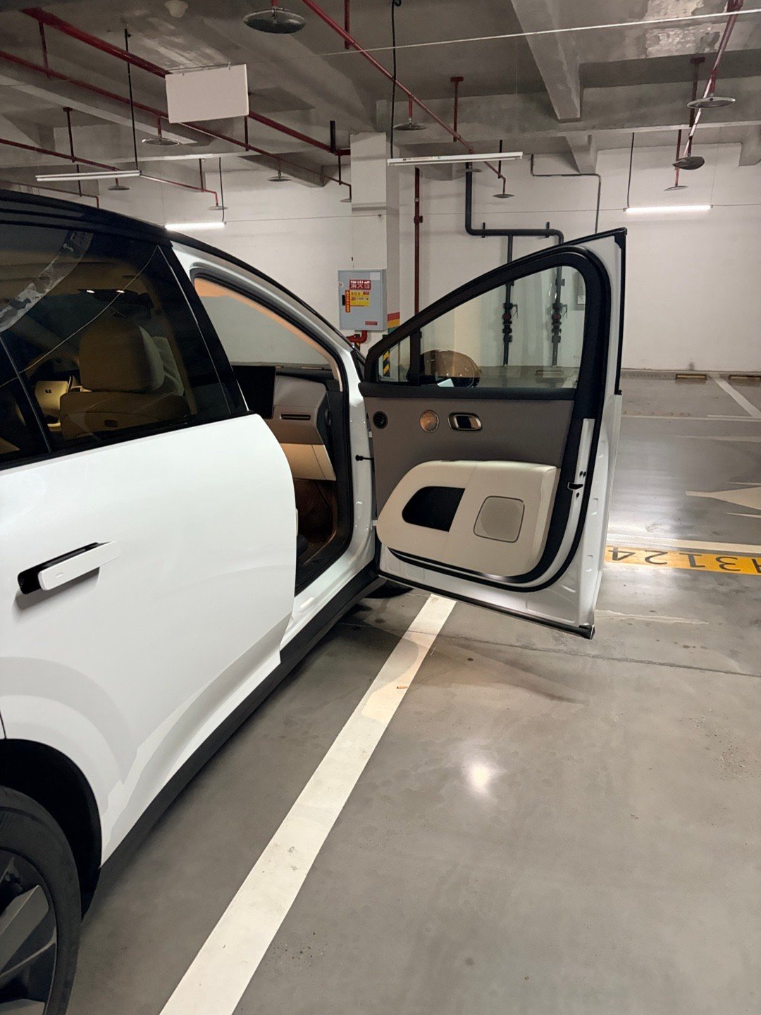 刚到车库发现车怎么没解锁，原来是，打完气忘了关车门直接回家了，还好车里什么都没有