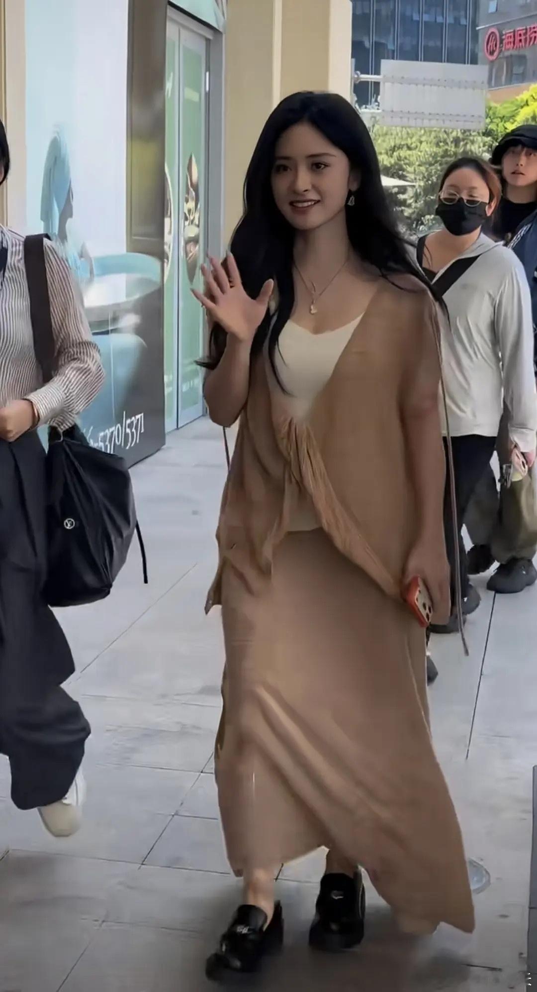 沈月不内耗、不身材焦虑。真的人间清醒。 