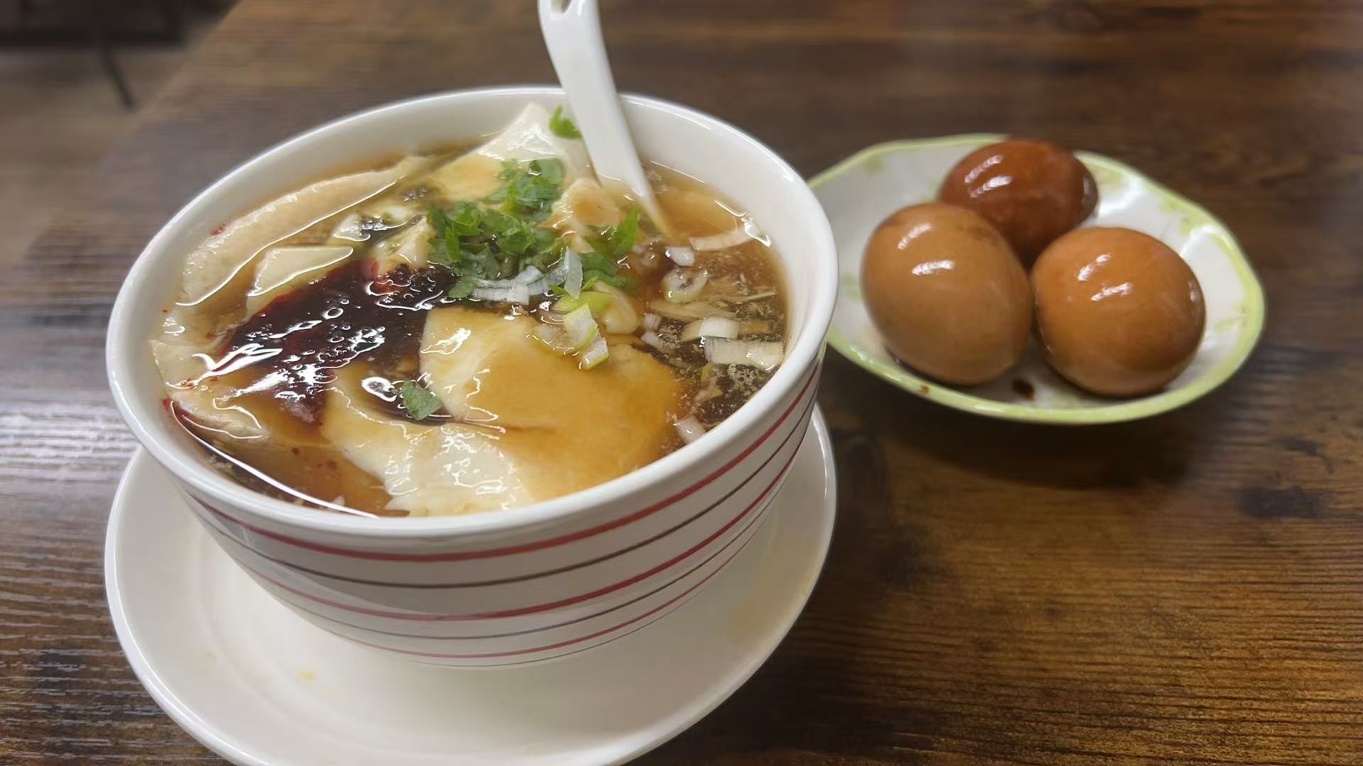 豆腐脑要1200日元一份，茶叶蛋300日元一个这物价。。。。。 ​​​