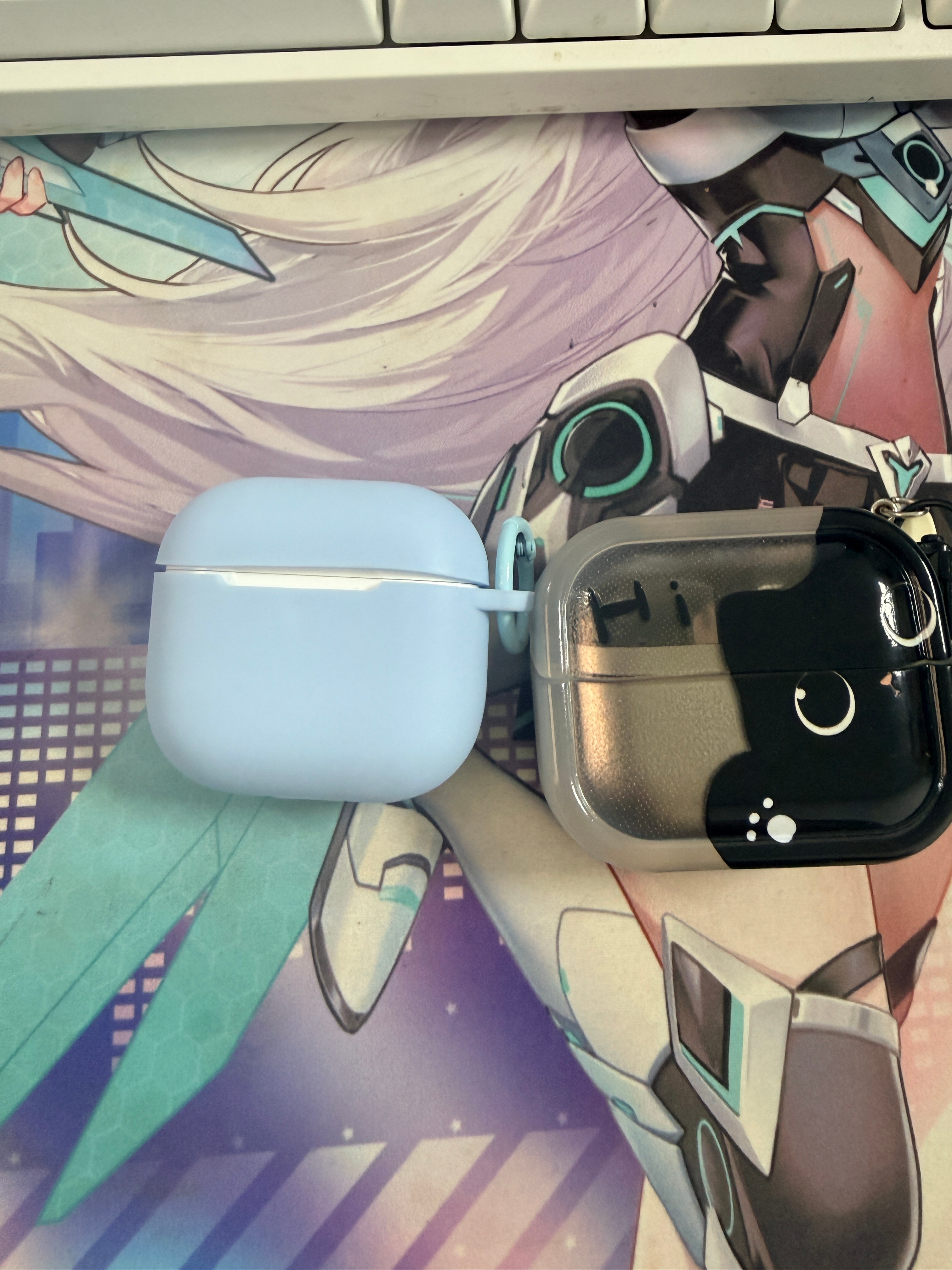 三星 bud3pro 和 air pod4 放一起怎么感觉傻大黑粗的 