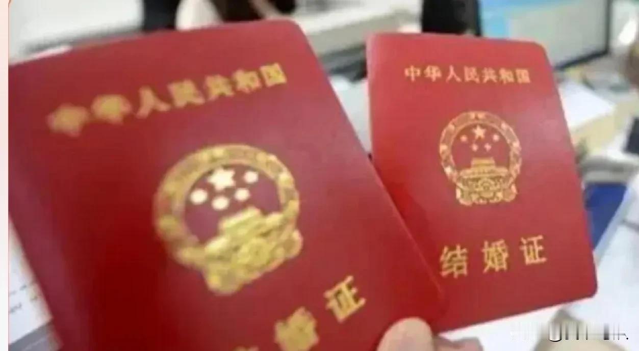 最近，关于婚姻登记不要户口本的事上了热搜，紧接着又出来离婚也不要户口本了，两个人