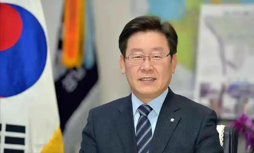 李在明在韩国光复节上提出追缴亲日反民族行为者非法聚敛的财产，该表态一经公布，在韩