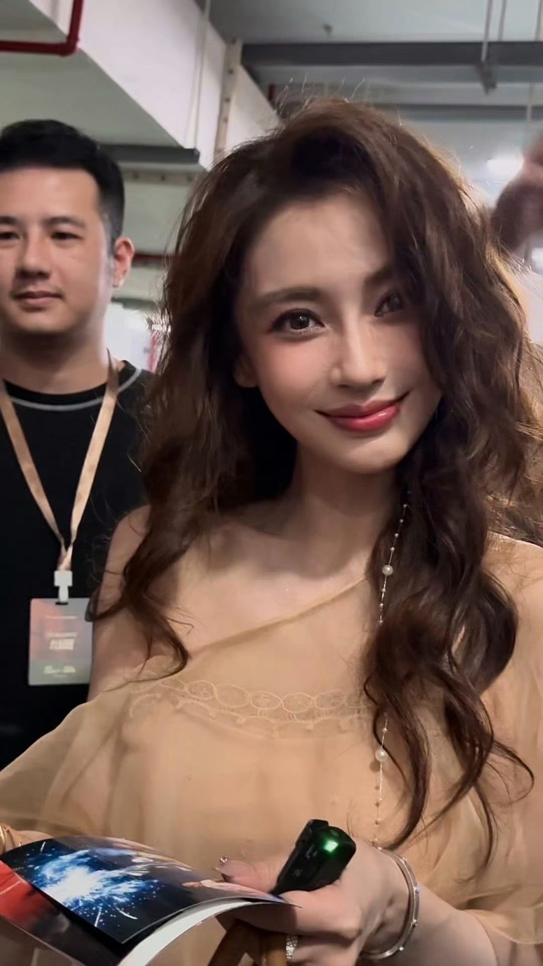 这张动图真的好直观的明媚感，晃动也挡不住的美貌啊，其实大部分人对baby的第一印