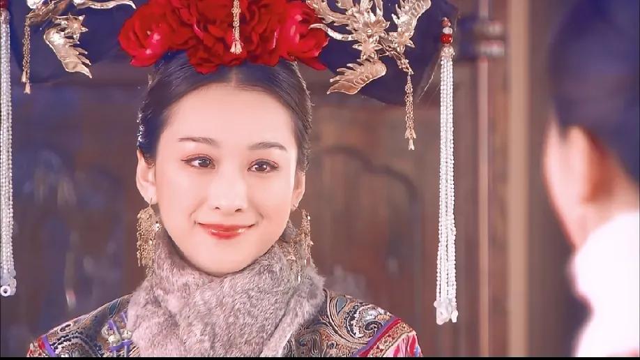 重温《步步惊心》，看到老四福晋和若曦同框，瞬间懂了为啥若曦永远转不了正——这差距