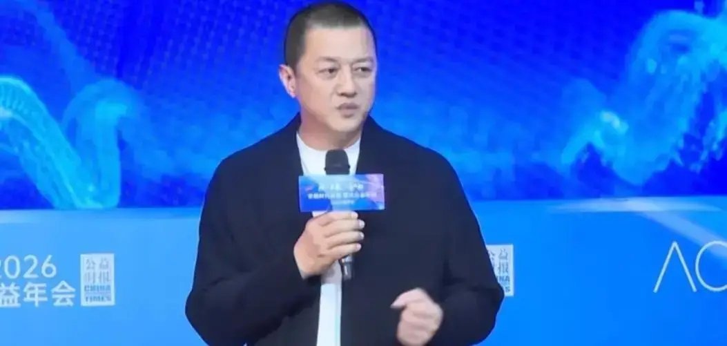 20岁李嫣近照曝光！如今大变样美到认不出，老爸哽咽发言全场动容 ​​​
