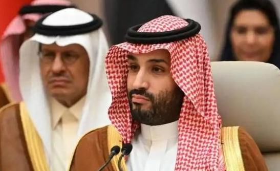 为什么沙特富得流油，却没人敢对它动手？原因很简单，因为沙特太有钱！

这个躺在石