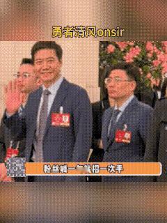 两会之上的这一幕，一众人大代表从通道中出来之后，面对记者的采访。
尤其是雷军和海