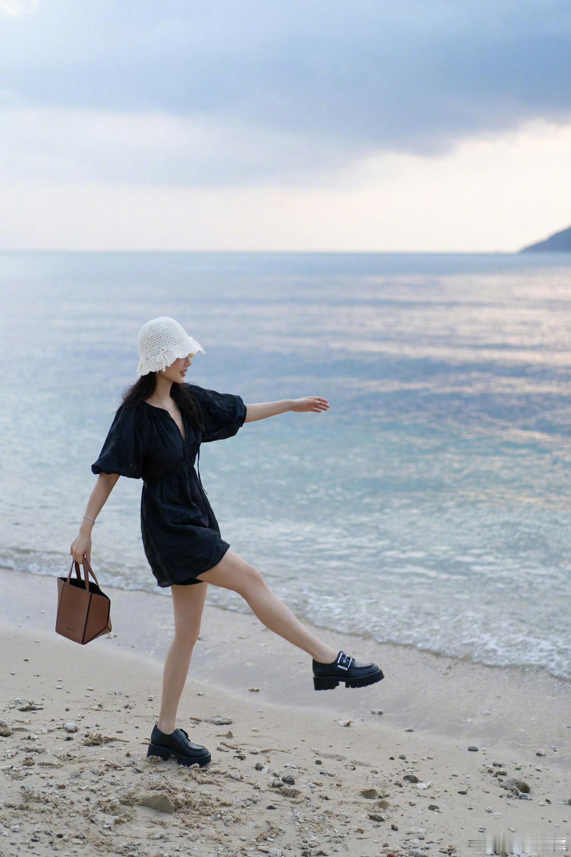 #杨紫海边碎片##杨紫海边plog#杨紫海边碎片来啦！赶海🏝️追日落🌇吹海风