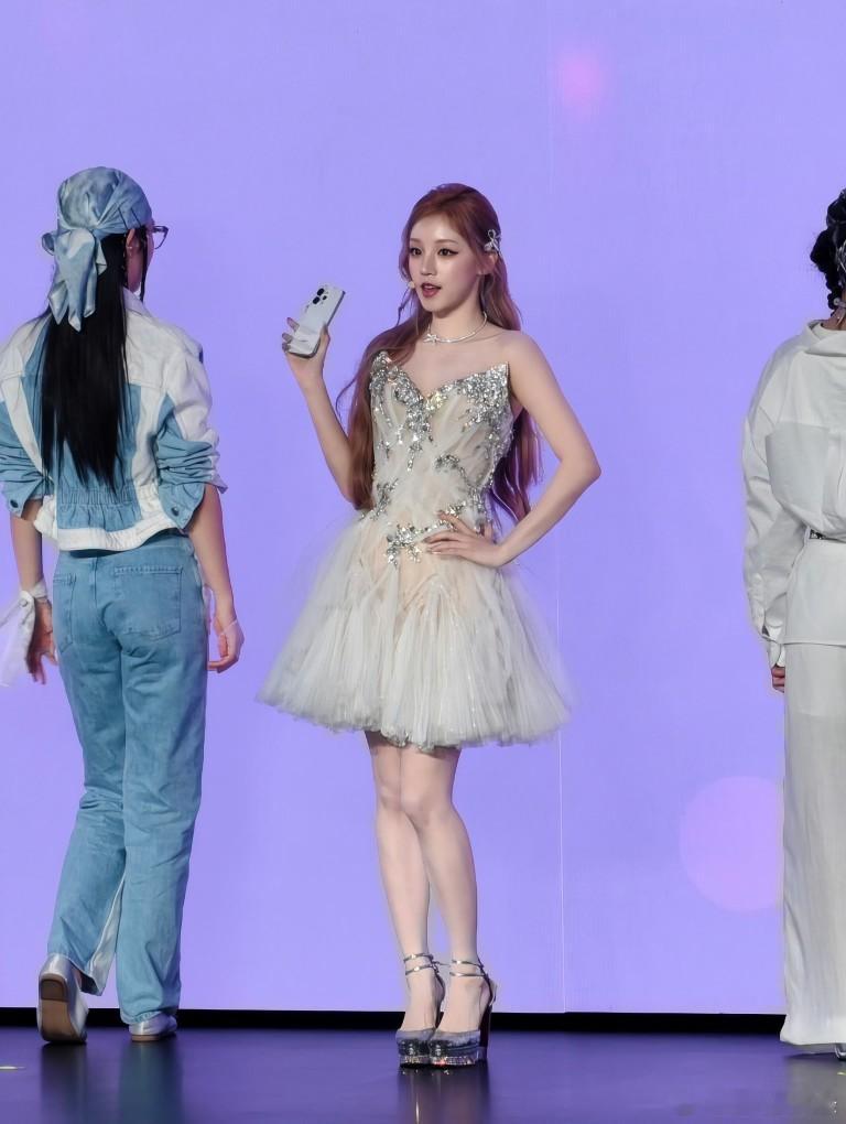 OPPO Reno15系列确实有自己的差异化玩法，尤其是实况图，但USB2.0接