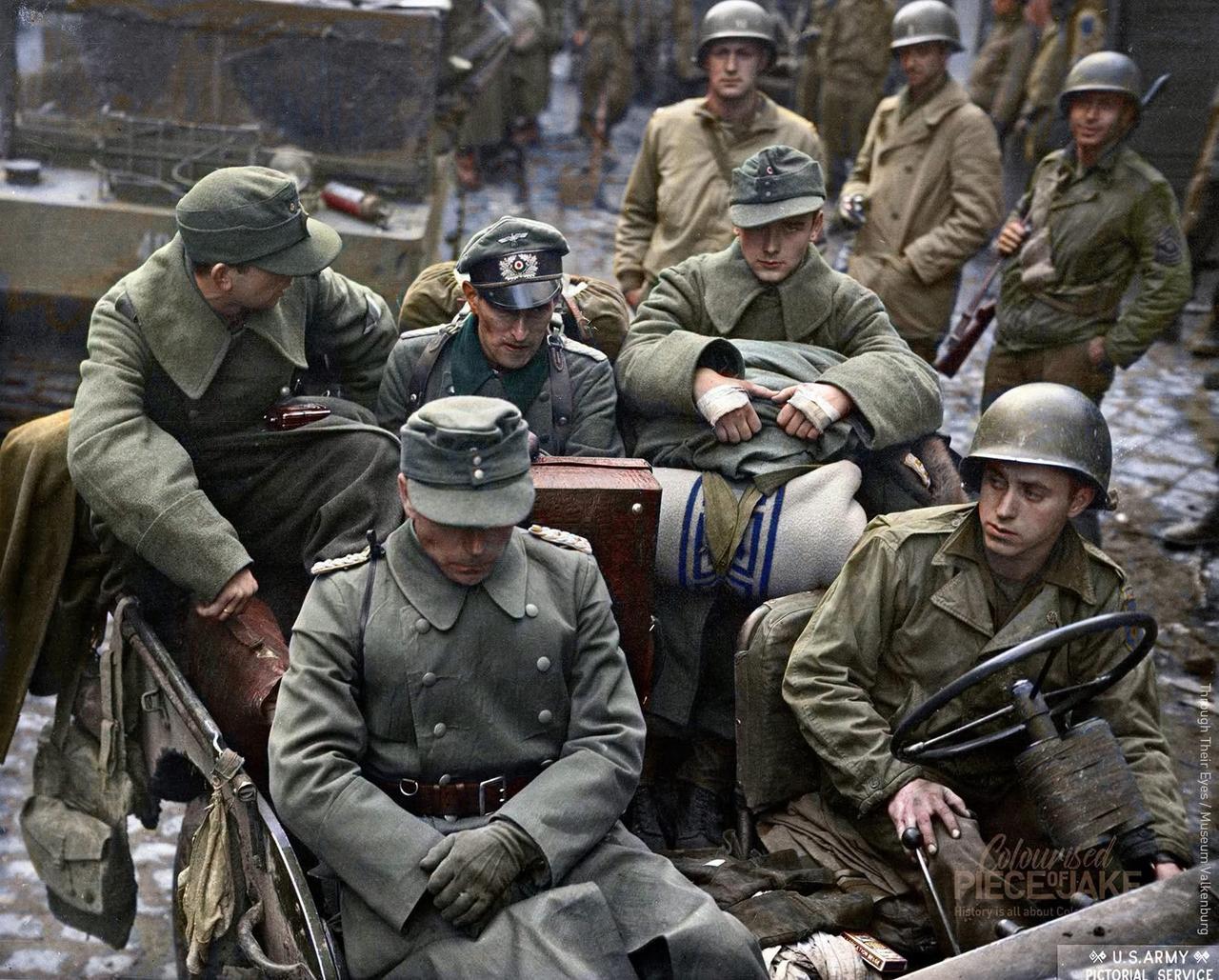 1944年10月21日，德国亚琛。
德军亚琛守军指挥官格哈德·维尔克（Gerha