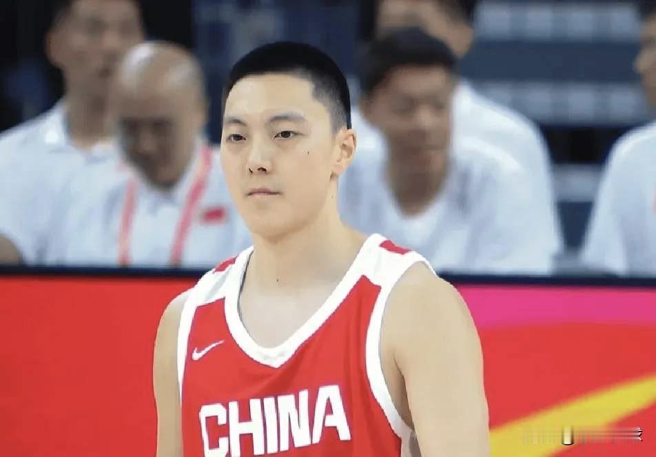 男篮100-69印度，一战彻底打醒3人。

1、胡明轩（后卫，17分1篮板2助攻