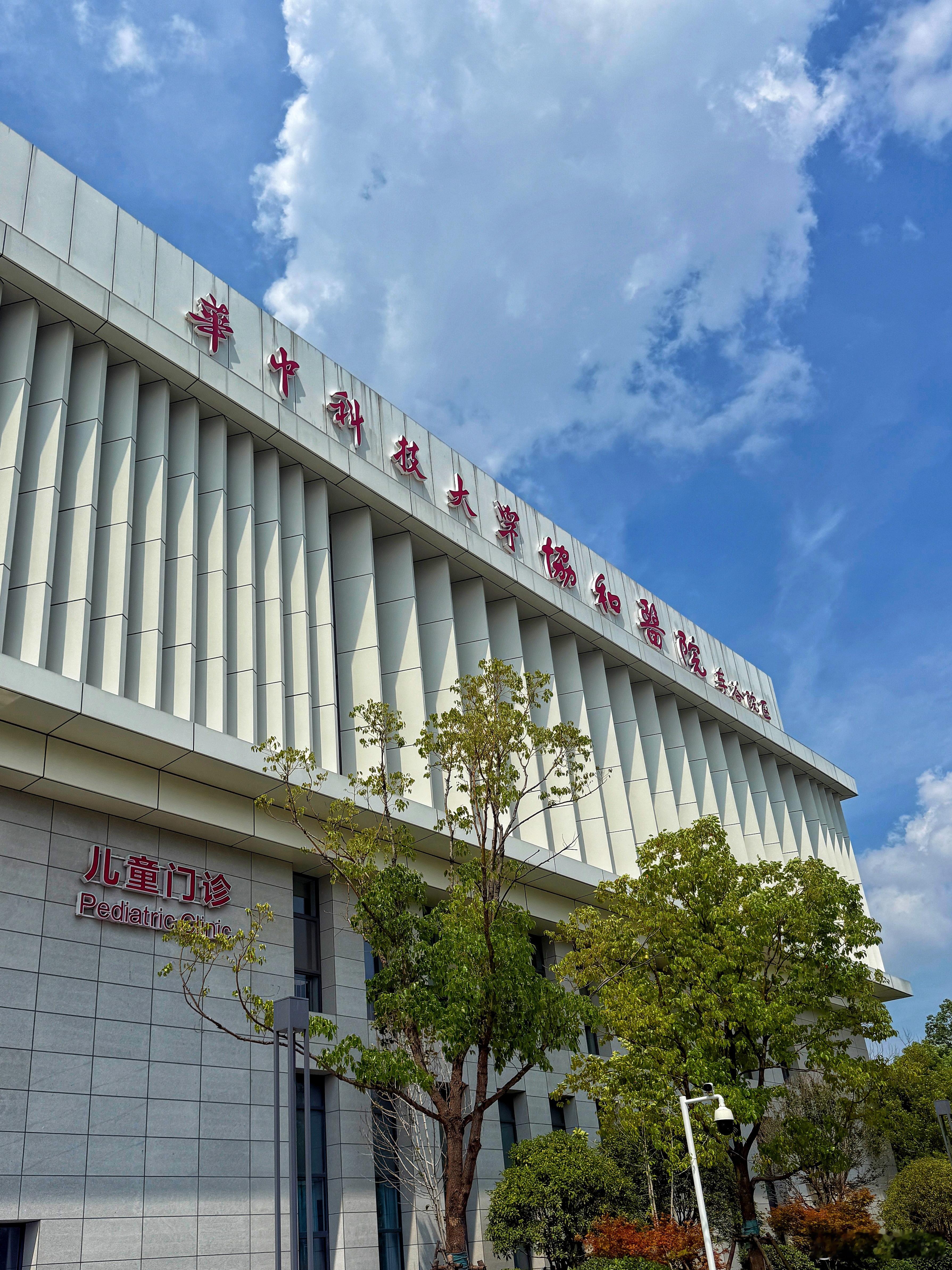 今年体检大礼包落地了，结果出来噼里啪啦轻度偏高的指标还是有点小多。刚才去医院过了