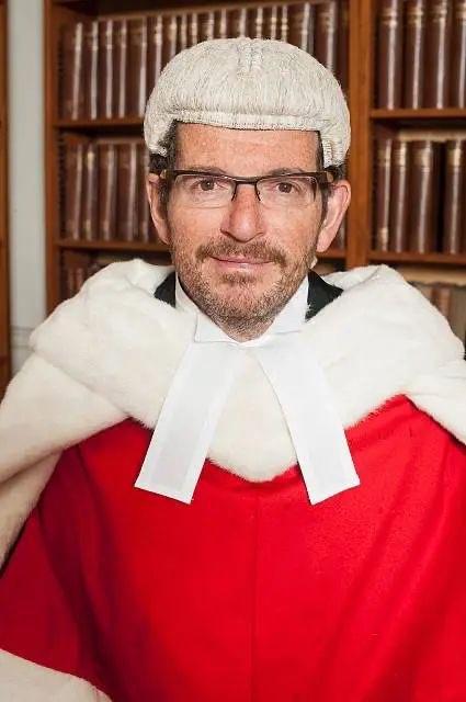 英国的法律是儿戏吗？居然把这样的人释放出来！

这个人在20年前的7月参与了英国
