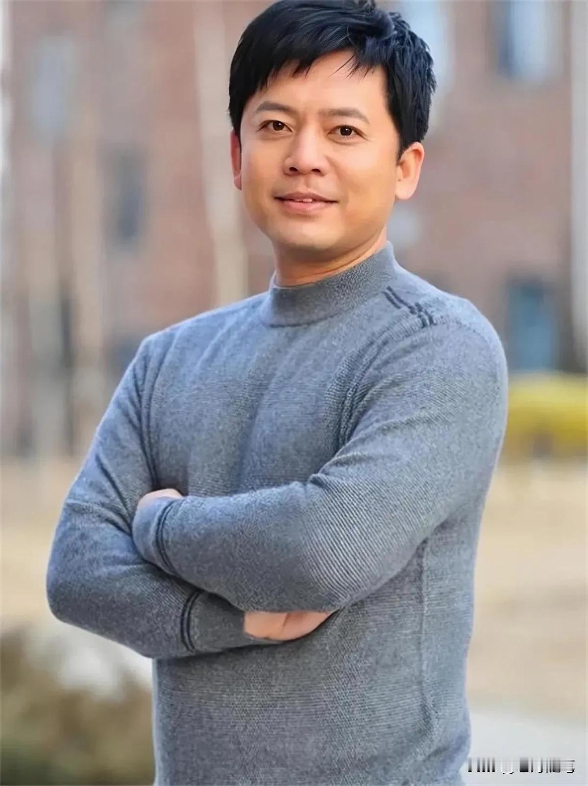 著名实力派老戏骨，一级演员，何政军说：2004年，《亮剑》剧组给我打电话，希望我