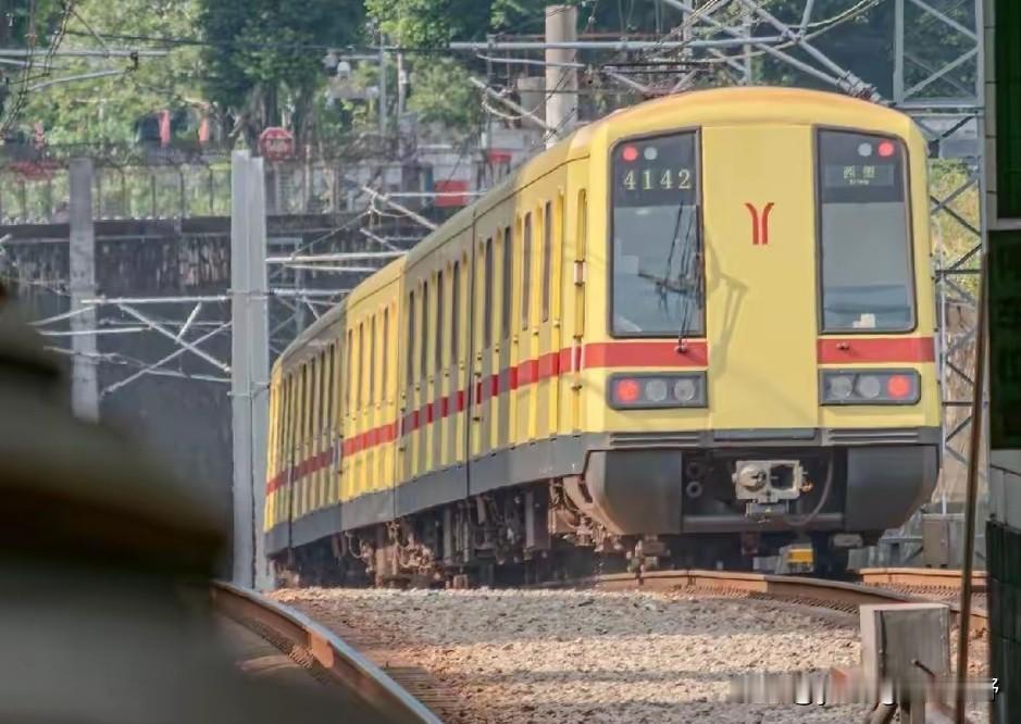 广州地铁1号线，通车于上世纪90年代，至今也快接近30年了。当年广州地铁1号线采