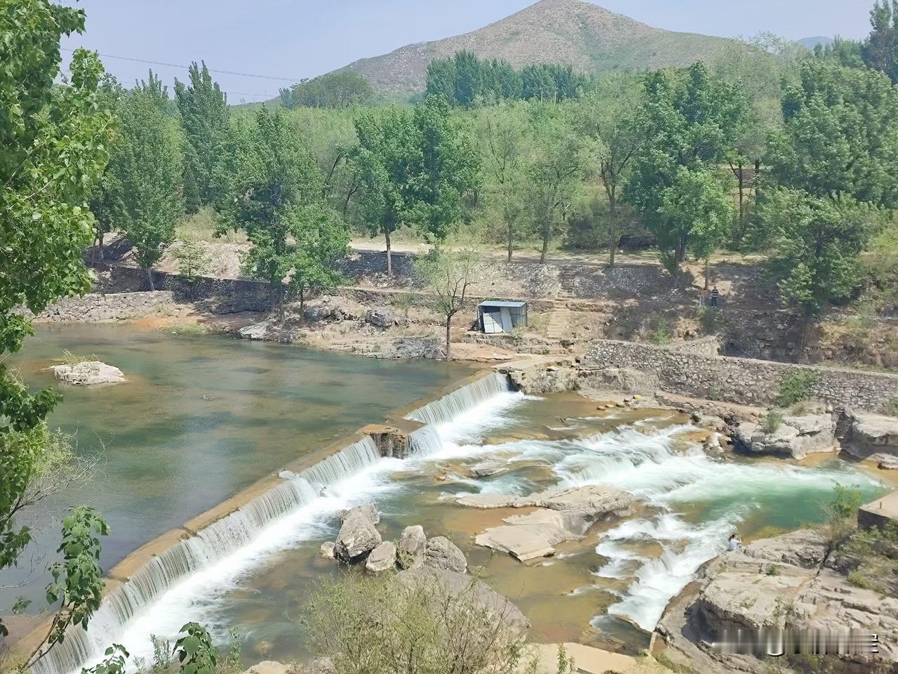 保定周边景点推荐:满城北水峪龙潭峡谷！
推荐理由:有山有水、可露营烧烤、免费玩。