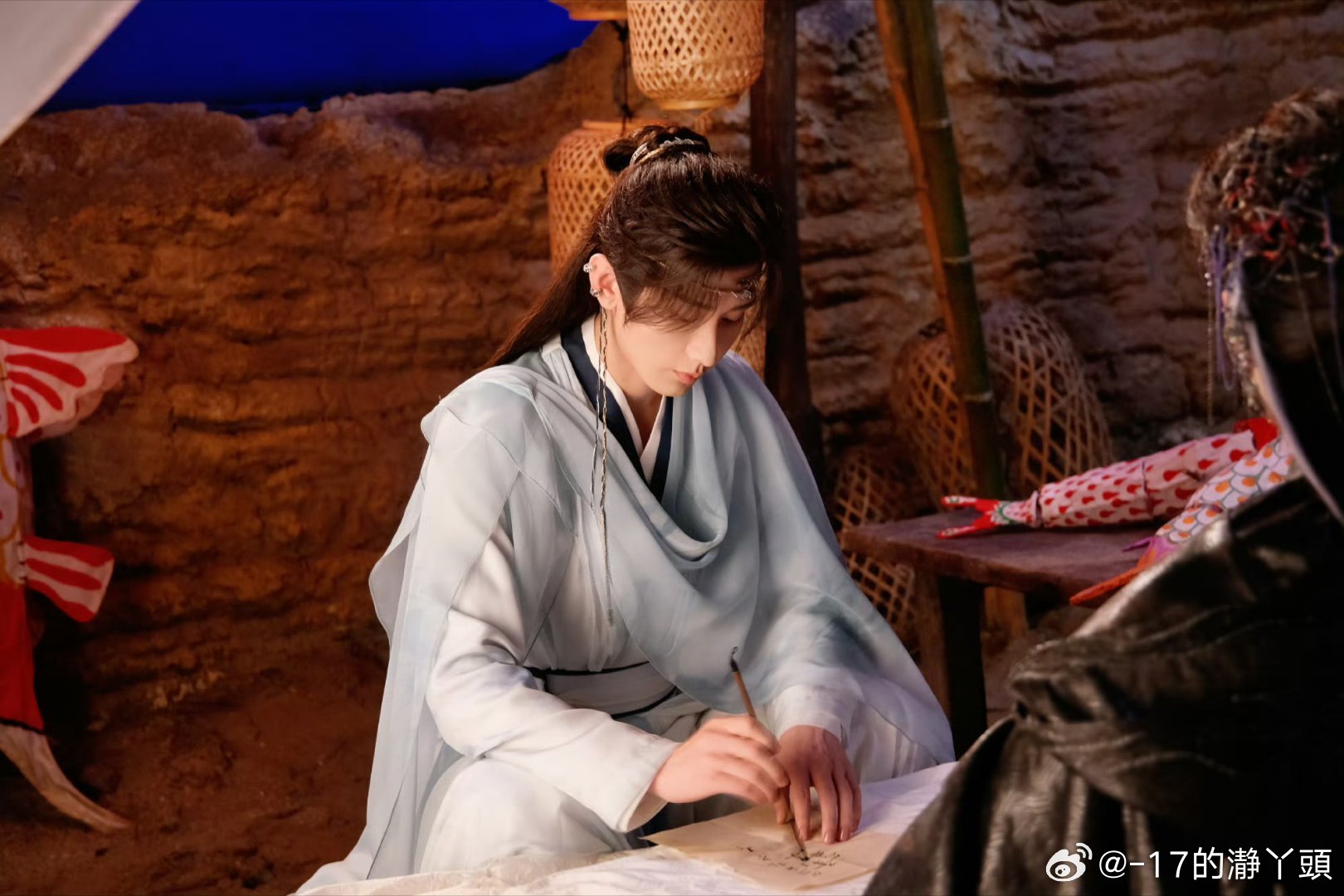成毅卢云cy成毅成毅，站在光下总是会有阴影，但是我们都相信你一定能突破阴影限制，