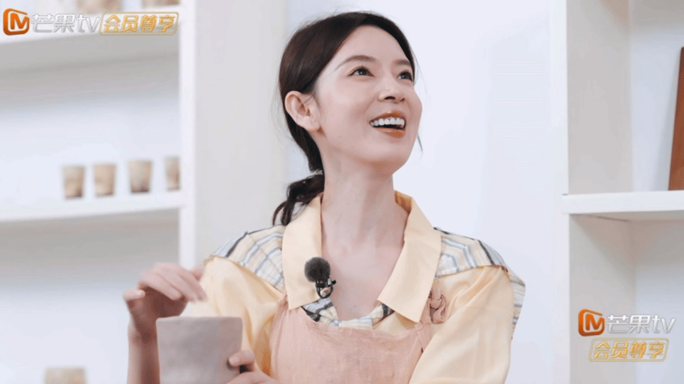 陈瑶曾因救流浪狗花光生活费陈瑶心软善待小动物，念书时为救流浪狗花光生活费，家人的