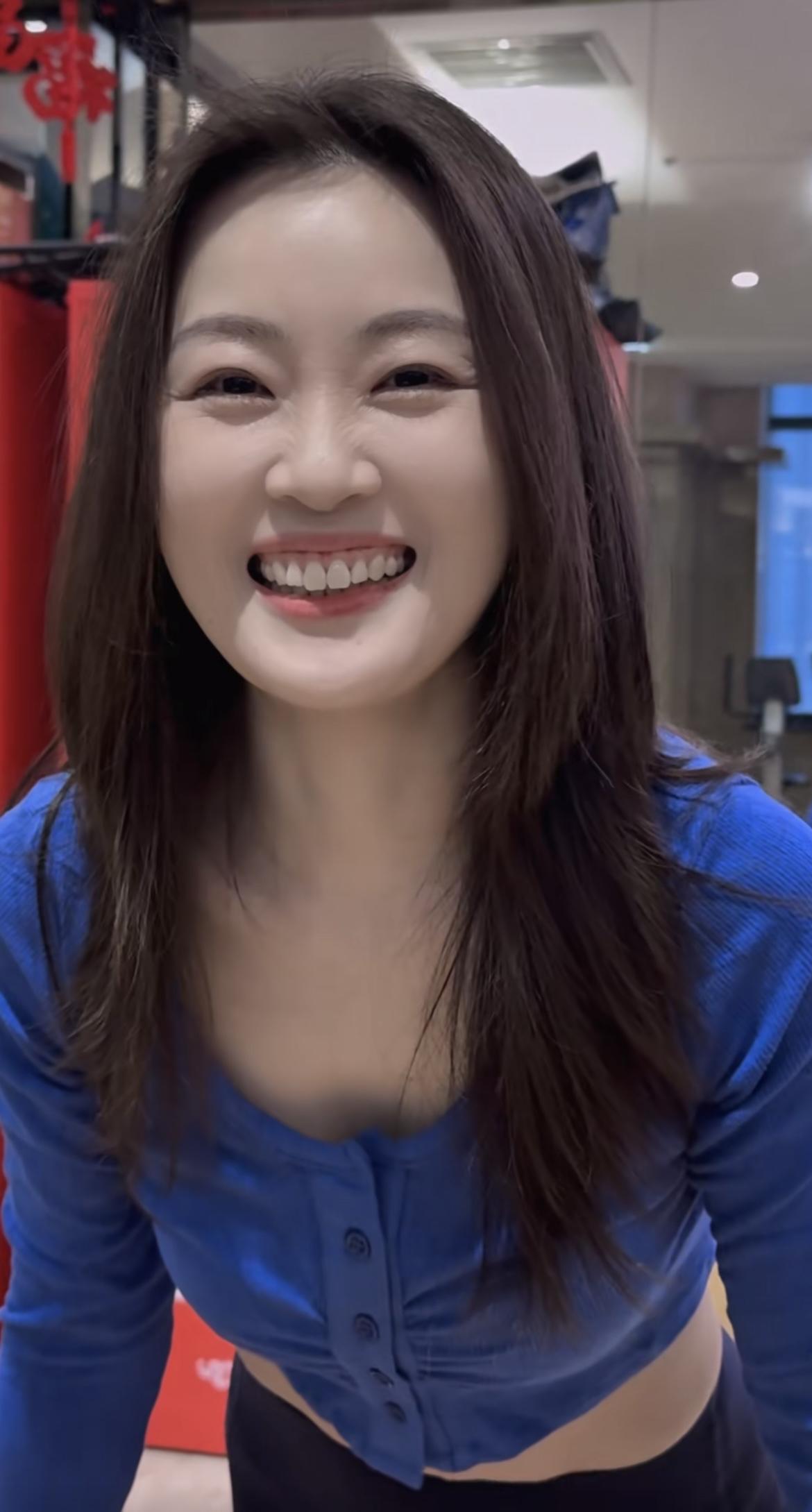 生活就像一面镜子，你笑它也笑，你哭它也哭。