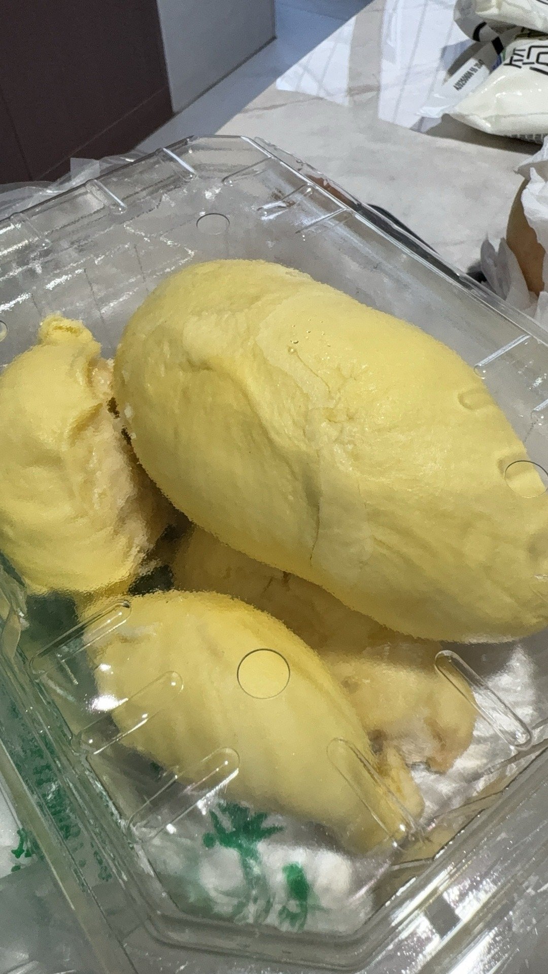 榴莲价格感觉最近的新闻也是一阵一阵的，一会说榴莲能吃，一会说不能吃，搞得我这种爱