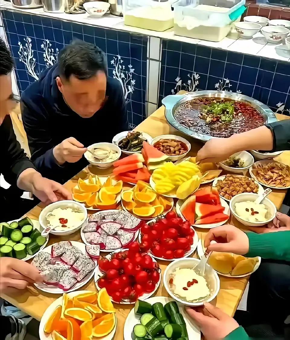 前些天对韩国旅游签证放开了，据说有很多韩国人涌入中国，来享受中国的美食与美景，看