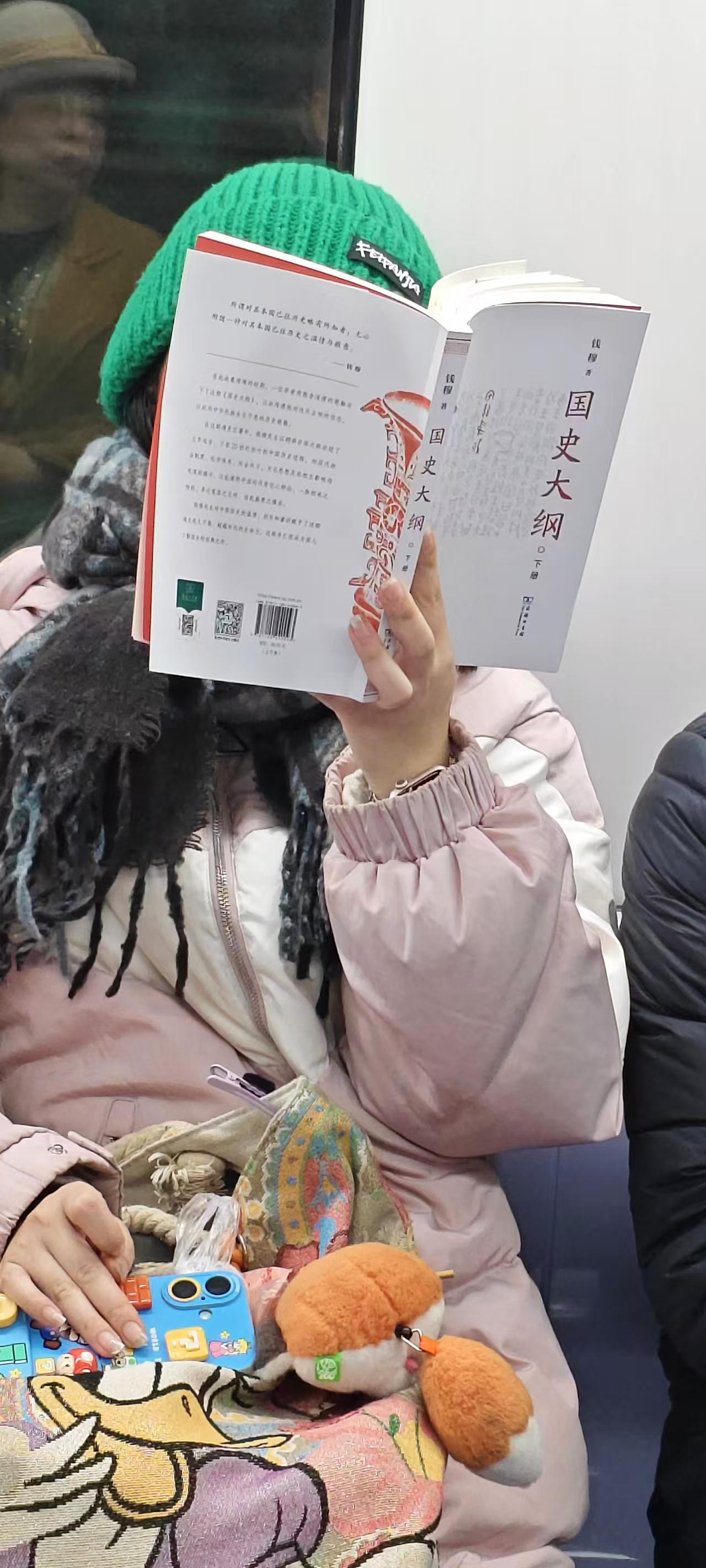 子女上班后，父母有一个最大的误区，不少人都犯这样的毛病。
 
好友秀丽，给我发微