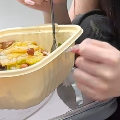 人生路上，要学会善待，善待他人，可以让人生走得更远；善待自己，可以让生命活得滋润