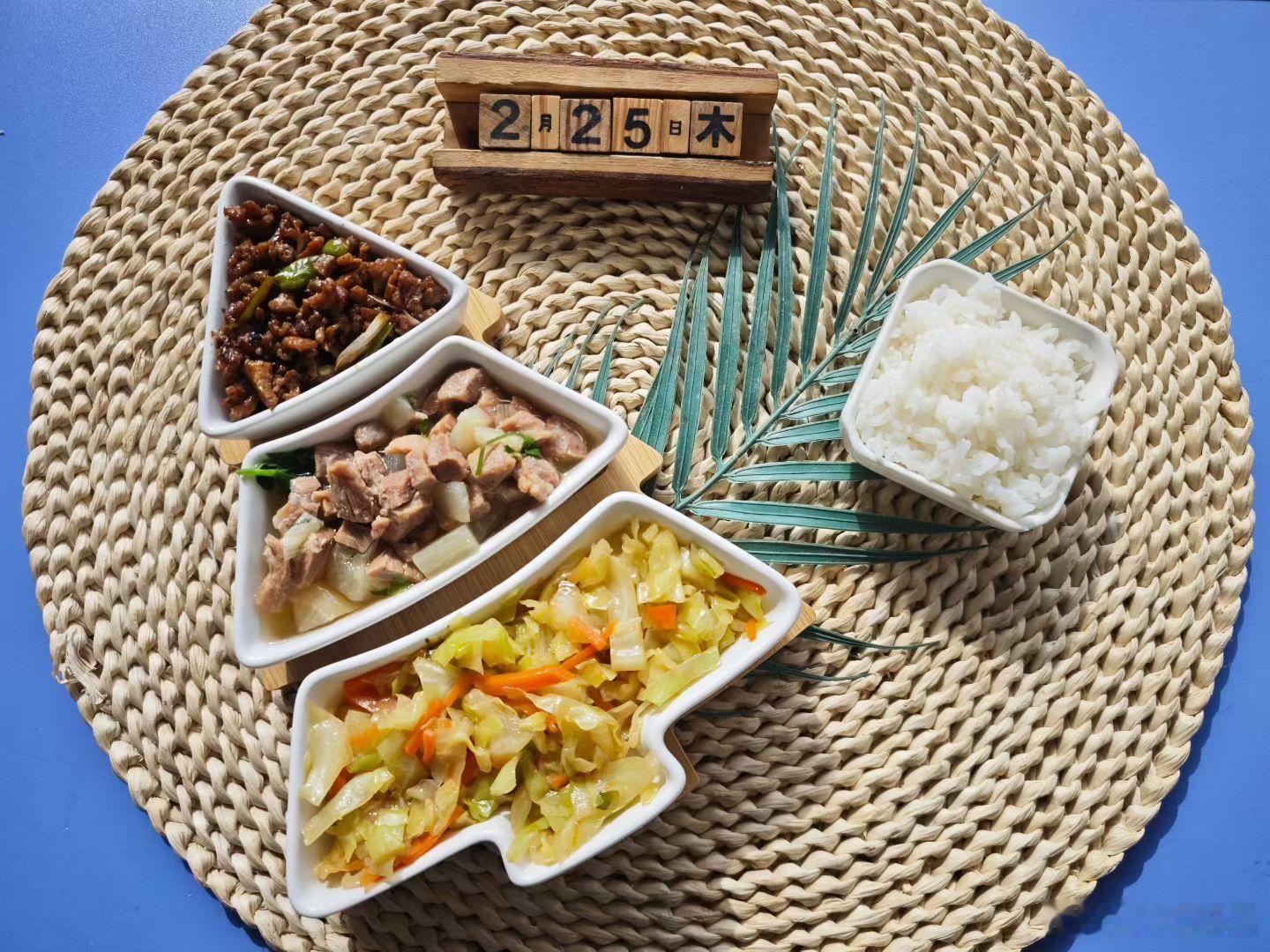 外甥幼儿园这早餐太丰盛了吧，看的我都想上幼儿园了