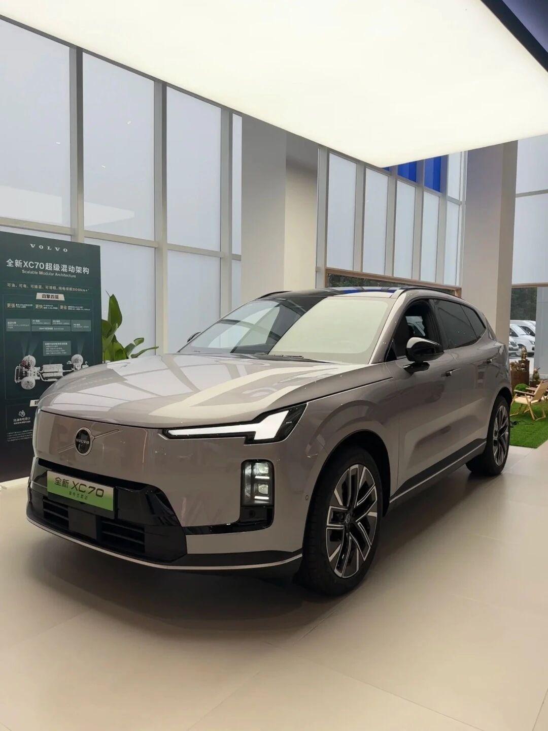 沃尔沃XC70上市，配超级混动，空间和配置亮眼，但性价比存疑沃尔沃XC70正式上