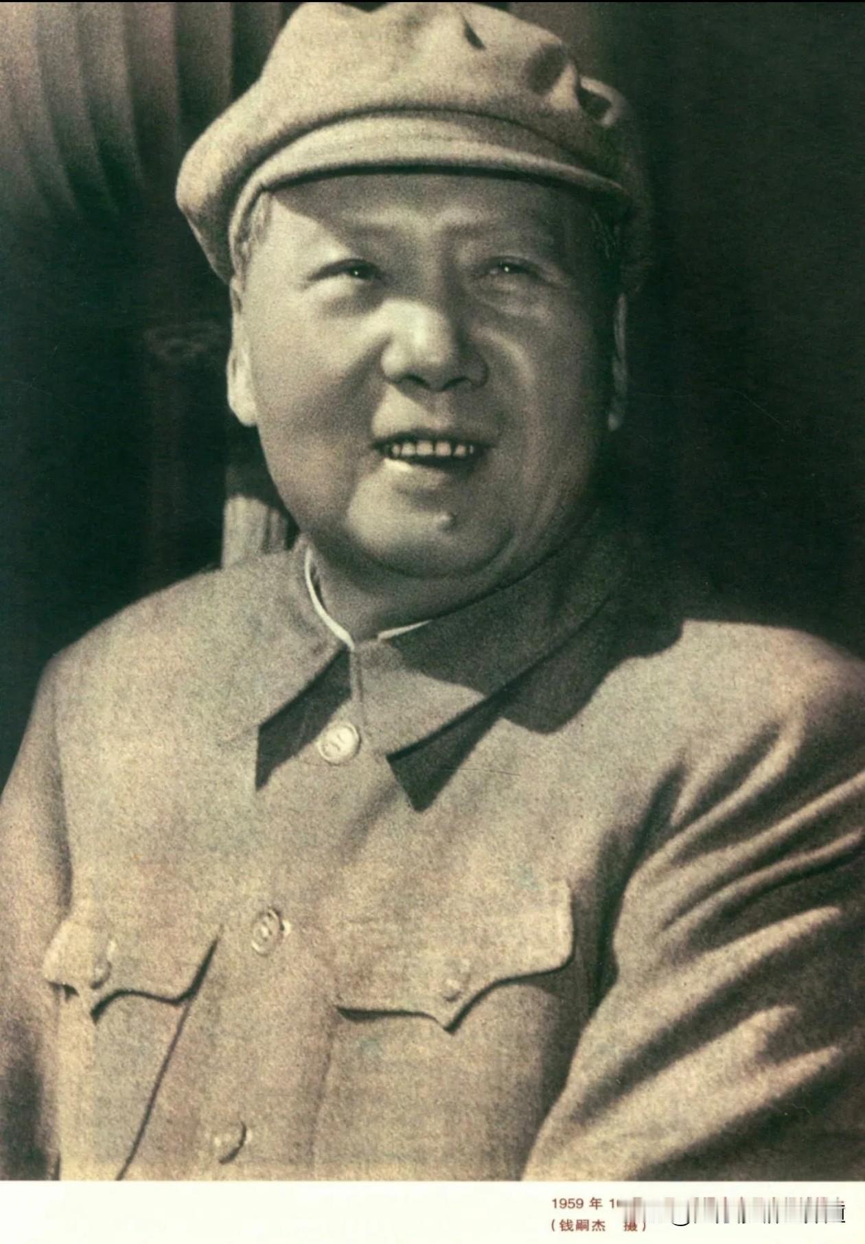 人生易老天难老，
岁岁重阳。 
今又重阳，
战地黄花分外香。

——出自毛主席的