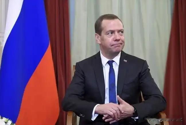 俄罗斯联邦安全议会副主席梅德韦杰夫宣称，将对乌克兰无人机袭击赫尔松平民采取报复行