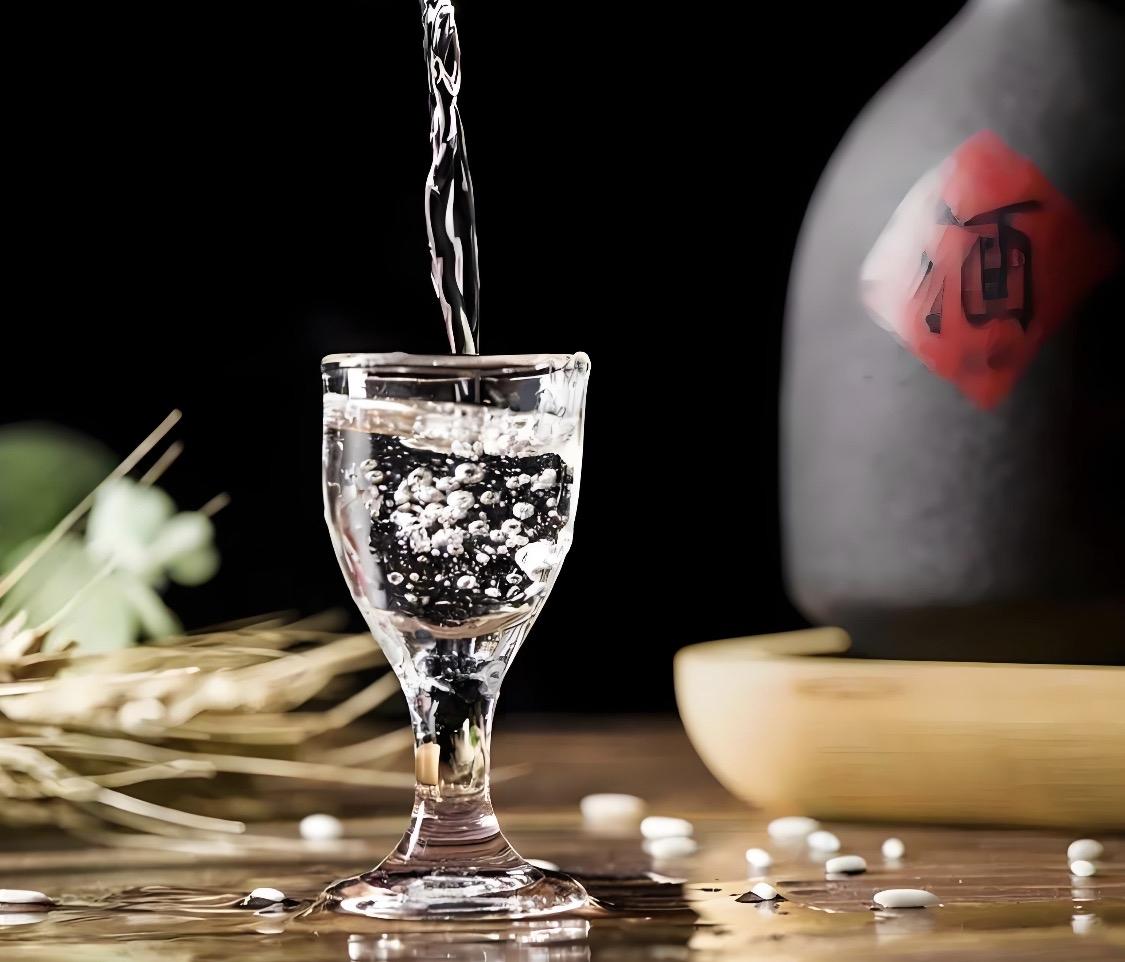 上联“一两相思酿成酒”意境绝美，把抽象的相思具象化成酒，让人浮想联翩。
我对“半