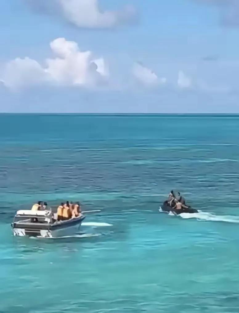 中菲爆发冲突，马德雷山号附近，中国海警"棒打"菲海军。

就在刚刚，菲律宾军方又