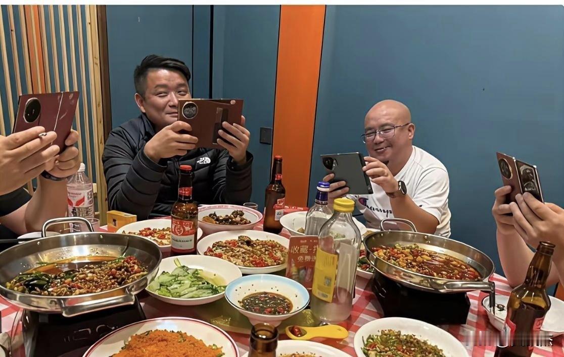 现在流行折叠手机了～～～你用过吗？