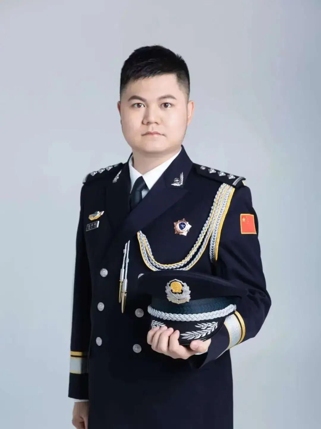 1 月 19 日晚，广东揭阳一位 31 岁的刑侦民警袁博琪在执行抓捕任务时，突然