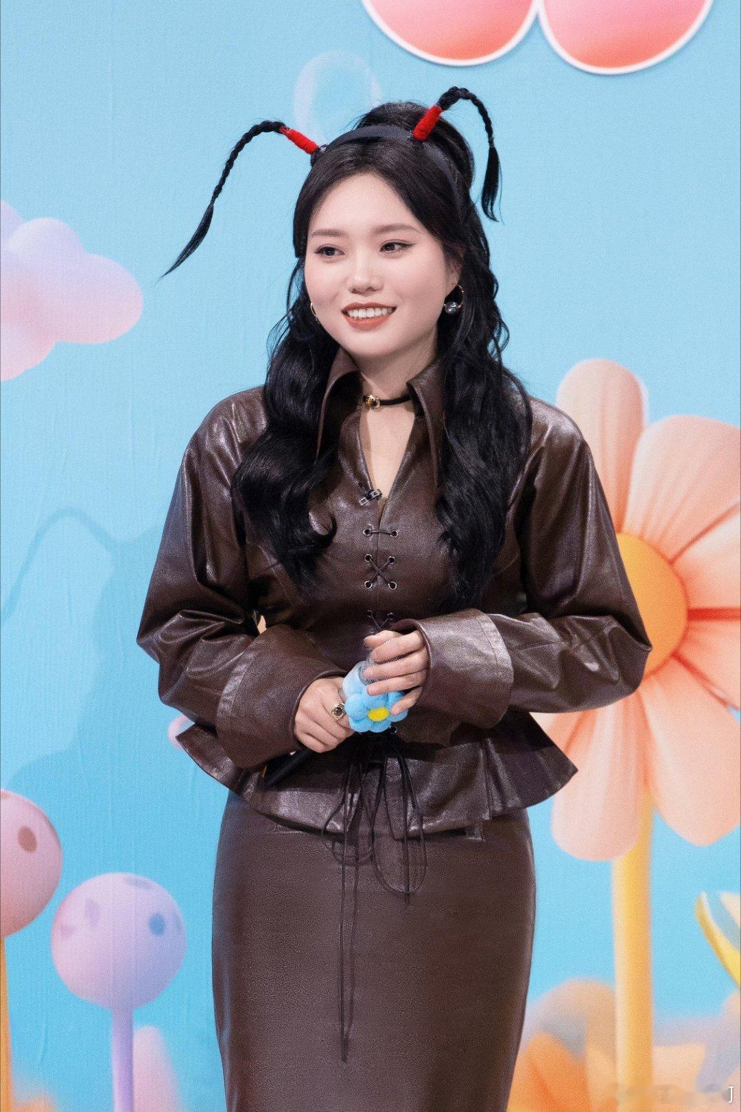 李雪琴用AI测智商130李雪琴也太牛了吧！AI测智商居然有130，这脑子也太灵光