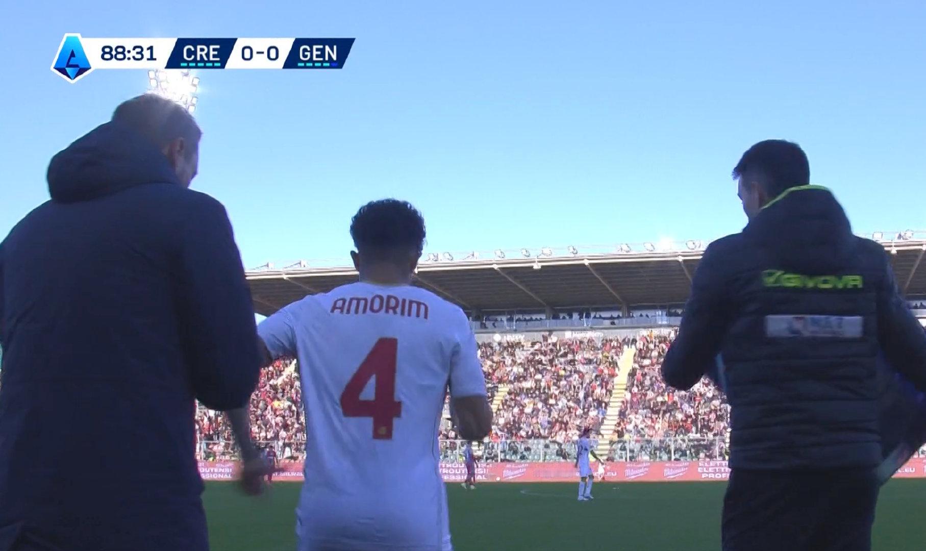 主教练正在热身？！不懂就问啊，阿莫林啥时候去的热那亚？？ 直播吧看见的 