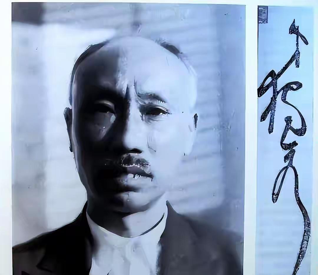 陈独秀晚年感慨：我一生最后悔的，不是选错路，而是忘了看看脚下。

这话听着简单，