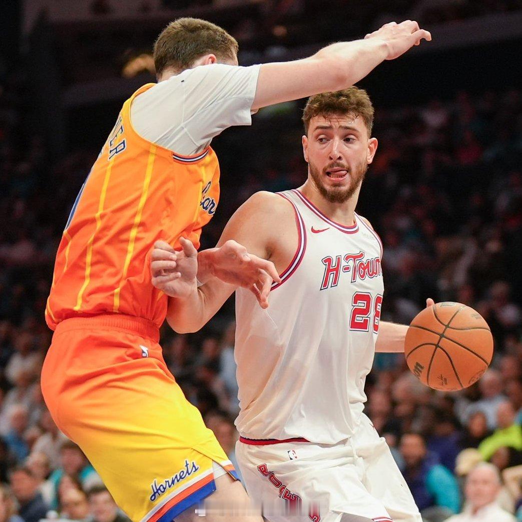 乌度卡被问到申京相对低迷的效率时表示，各队都在加大对这位火箭队内线球员的防守力度