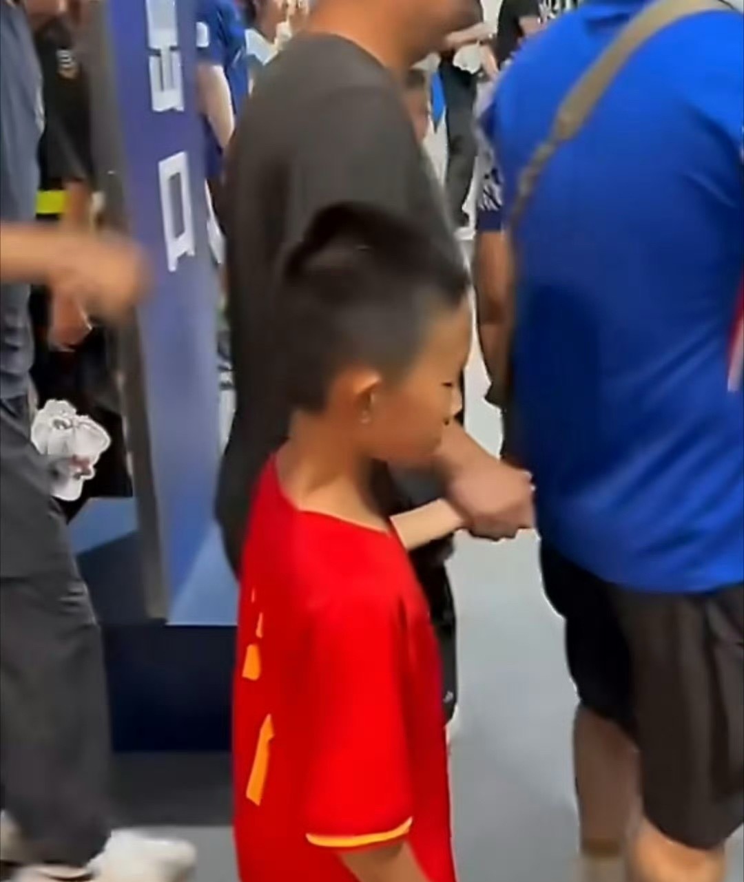武磊 申花球迷输球又输人！成年人的“懦夫行为”莫过于此！ 