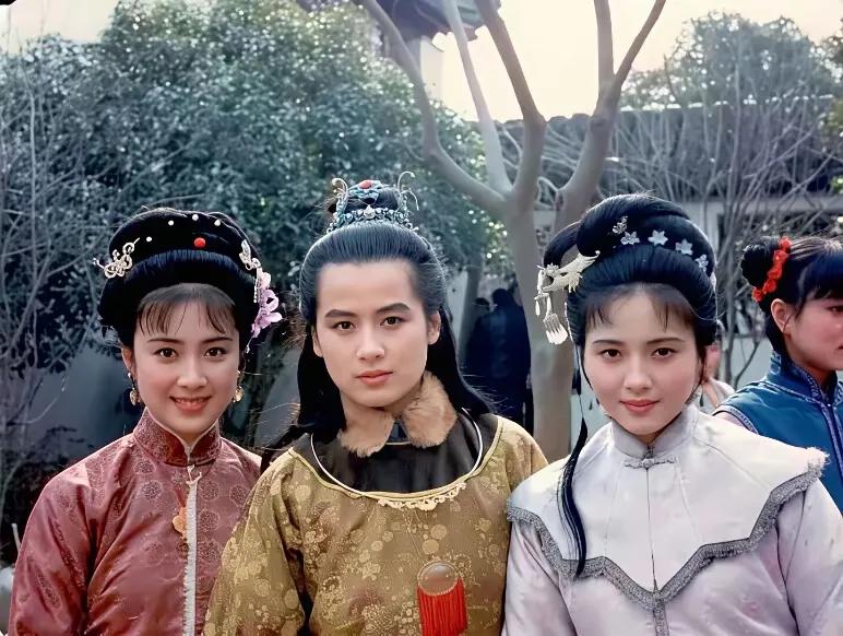 陶慧敏的林黛玉，傅艺伟的薛宝钗，颜值演技堪称一绝，还有贾宝玉的扮相相当出彩，比8