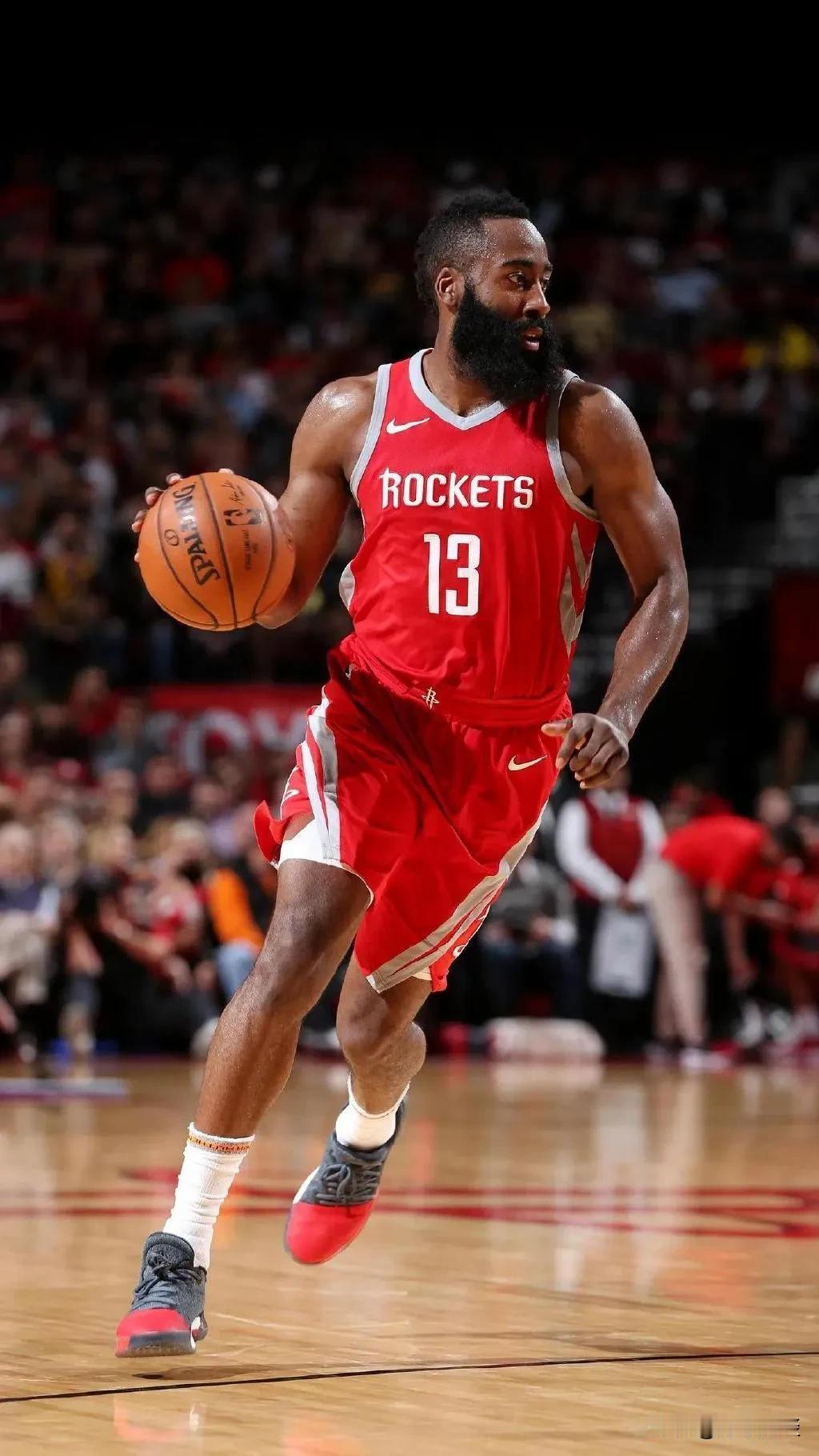 詹姆斯·哈登（James Harden）在其职业生涯中签订了以下几份合同：1. 