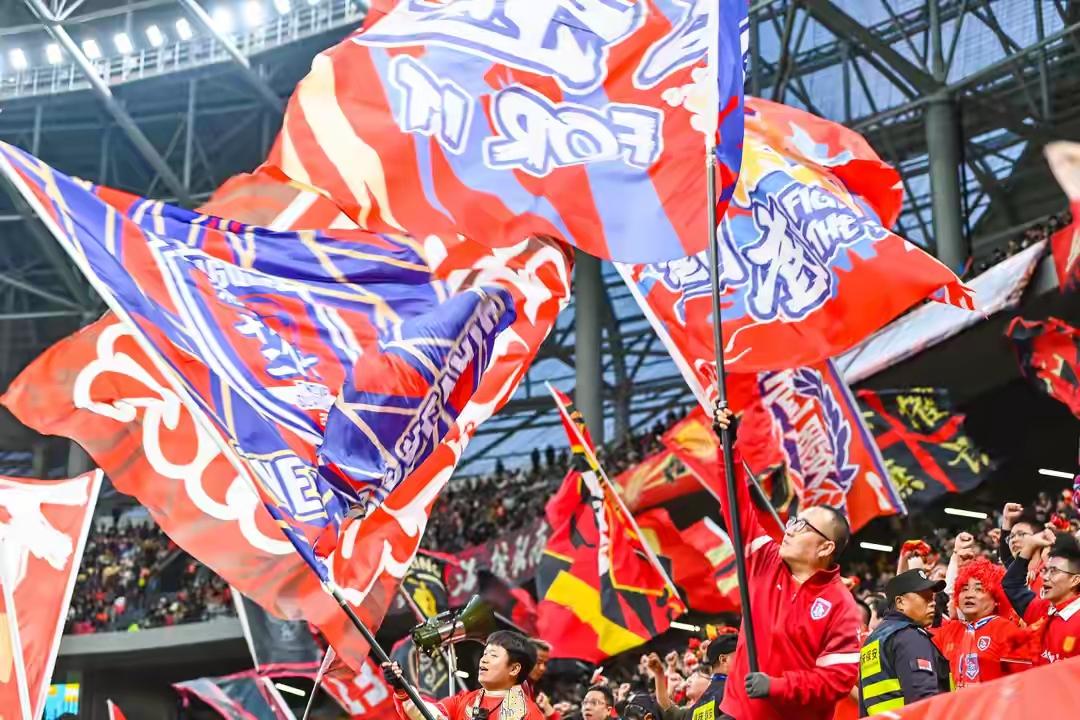 重庆足球在坚守中迎来荣光
         记者手记描绘了重庆足球在经历了220