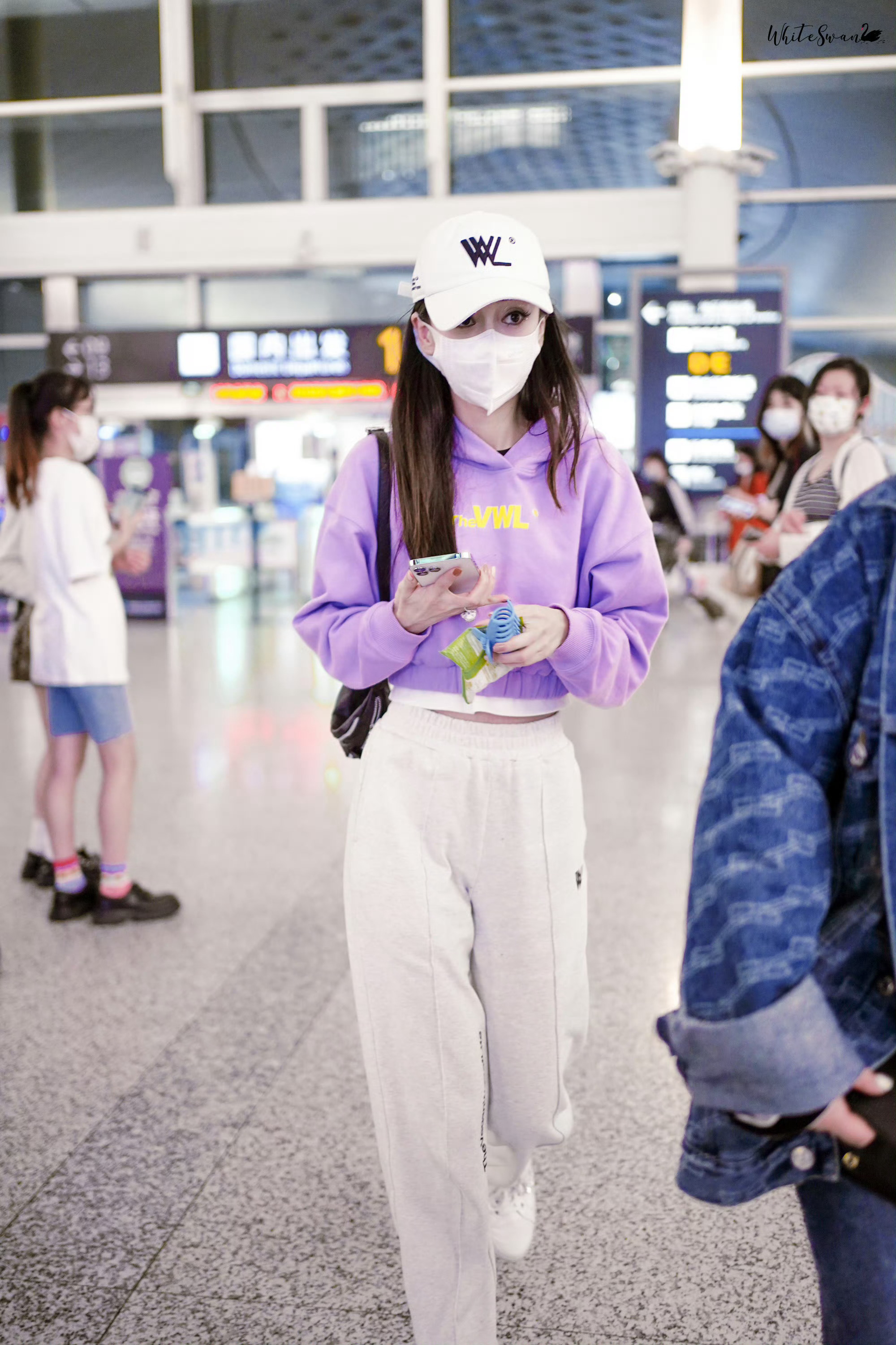 angelababy[超话] 🌬️angelababy 热烈的青春不应该被人定