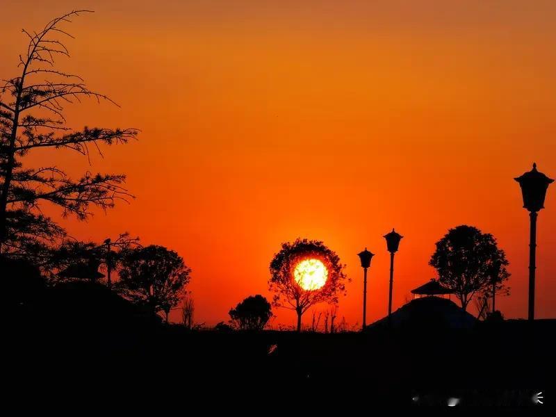 日子慢慢过，心放宽一点，快乐就多一点。