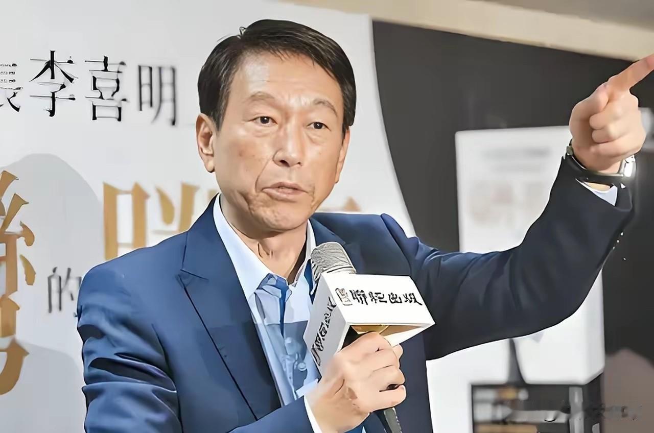 台湾前参谋总长李喜明一席话，让岛内炸锅！他直言解放军不是不敢打，而是时机未到。​