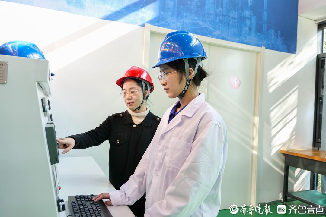 全球8956支队伍中突围，枣庄这所职校如何“炼”成世界亚军？