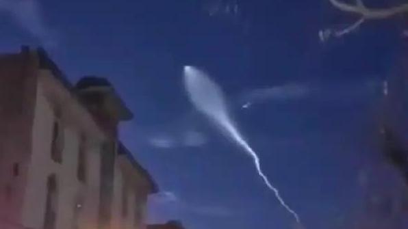 塔赫导弹教美军做人：35万 vs 千万，霸权被算死了！

别扯什么谈判烟雾弹了。