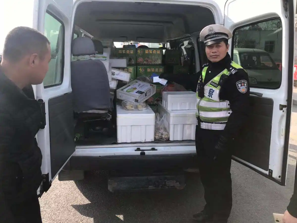 #如何避免被判定人货混装##汽场全开# 《道路交通安全法实施条例》第五十四条明文